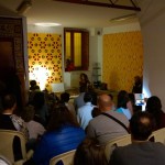 Linda Palazzolo all'harmonium - Chintamani Scuola di yoga integrale - Foto Art'Empori